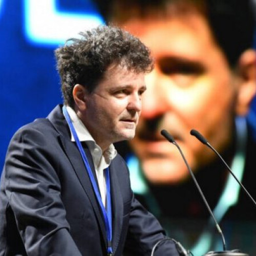 Primarul Nicușor Dan prezintă la conferința științifică alături de matematicianul vietnamez cu care a câștigat Olimpiada Internațională de Matematică în 1988