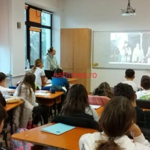 Săptămâna culturală la Școala Gimnazială „Elena Cuza” din Vaslui: Tradiții și obiceiuri de Crăciun și Anul Nou dezvăluite elevilor