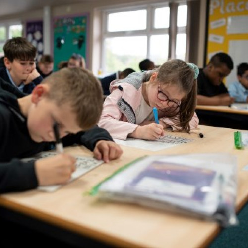 Elevi din Mureş şi Braşov încep evaluarea naţională în ciclul primar, cu modificări aduse de o nouă aplicaţie digitală