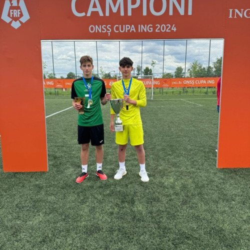 Vlad Lambru și Dragoș Enache, foști fotbaliști ai Prosport Focșani, câștigători ai campionatului național de fotbal cu Universitatea Cluj-Napoca