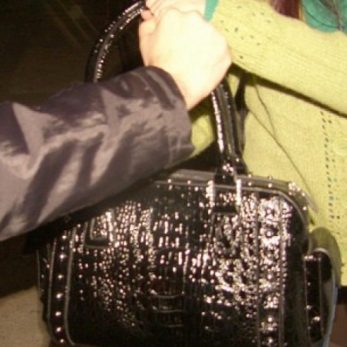 Femeie Hoață Prinsă furând în Biserică, Suma de 800 de euro și 770 de lei a fost recuperată