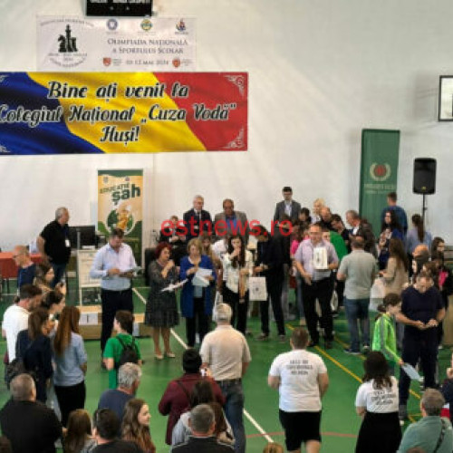 Șahiștii de la gimnaziu, premiați la Huși pentru performanțele lor