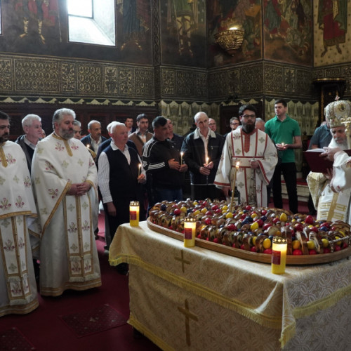 Inmormantare si traditii de Pasti in Galati, dupa slujba oficiata de Arhiepiscopul Casian