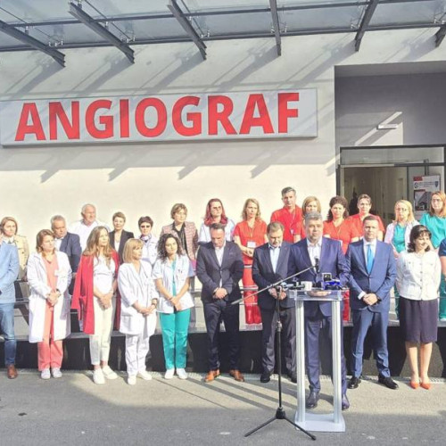 Inaugurarea noului sediu pentru Secția de Cardiologie din Târgoviște, dotat cu un angiograf, a avut loc astăzi, în prezența mai multor oficialități.
