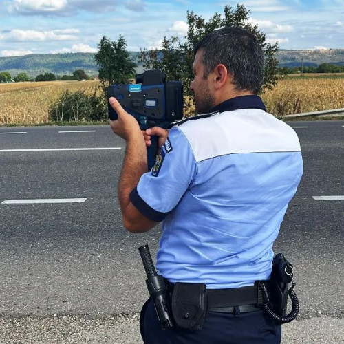 Tânărul care a depășit limita de viteză a rămas fără permis la o lună după ce l-a obținut