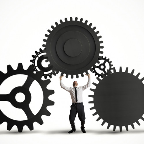 Scazuta a producţiei industriale în primul trimestru al anului 2024, conform datelor INS.
Având în vedere cifrele prezentate de Institutul Naţional de Statistică (INS), productivitatea industrială a crescut cu 2,7% în trimestrul întâi din anul 2024. Comparativ cu anul precedent, această scădere se poate observa în toate cele trei sectoare industriale: industria prelucrătoare (-2,7%), producţia şi furnizarea de energie electrică şi termică, gaze, apă caldă şi aer condiţionat (-2,6%) şi industria extractivă (-2,3%).

Cu toate acestea, în luna martie a anului 2024, producţia industrială a crescut cu