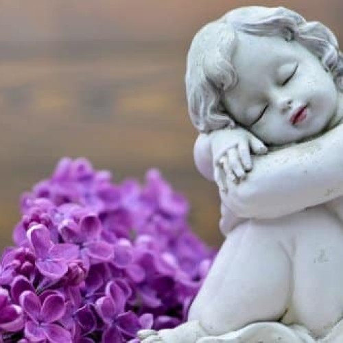 Adoptată zi naţională de "Ziua Părinților de Îngeri" va oferi sprijin pentru părinții care au pierdut un copil
