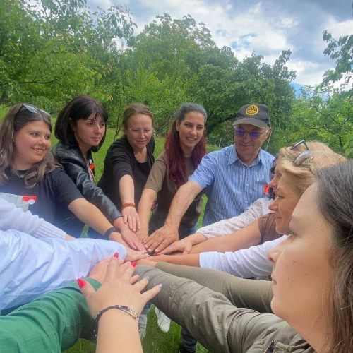 Team building pentru partenerii din proiectul Şcoala pentru Viață, desfășurat la Aninoasa. Vise îndrăznețe și realizări în comunitate!