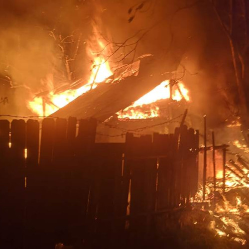 INCENDIU DEVASTATOR în Țifești: Un bărbat de 53 de ani găsit ARS de VIU în propria locuință!