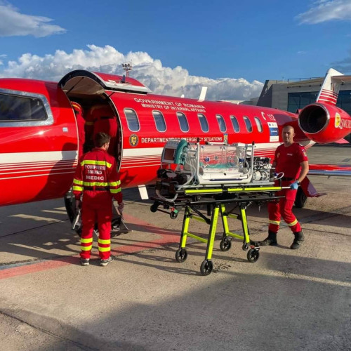 Transportul de urgență al unui nou-născut în vârstă de o zi de la Timișoara la București cu ajutorul avionului SMURD