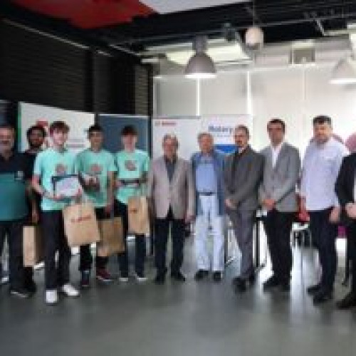 Trei elevi din Brașov, câștigători la Concursul Național de Inovație Tehnică și IT. Echipa din Brașov cu o turbină eoliană contrarotativă, proiectul "Libelula", a luat I -ul la concursul "DaVinci" din București în 2024.