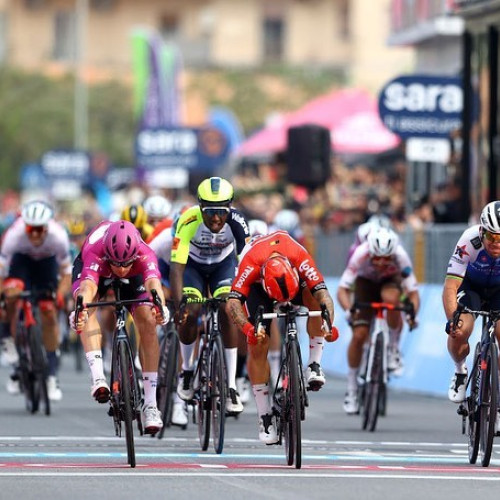 Ciclistul francez, Paret-Peintre, câștigă pe câmp deschis etapa a 10-a a Turului Italiei