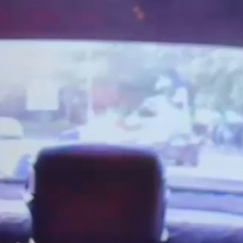 CAMERA ÎNREGISTRATĂ a BĂȘTINAȘILOR care LOVESC ce ATACĂȘI. Imaginile din Crângași cu BĂRBATUL OMORÎT în BĂTAIE și ARESTAREA celor DOI.