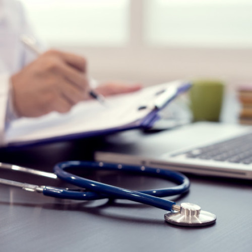 Un medic din București, cercetat într-un caz de ucidere din culpă al unei paciente decedate în urma unei intervenții chirurgicale