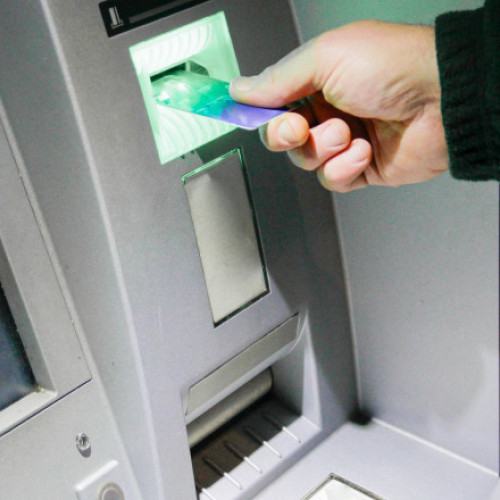 Sibian reținut pentru furt de card și cumpărături frauduloase de 25.000 de lei