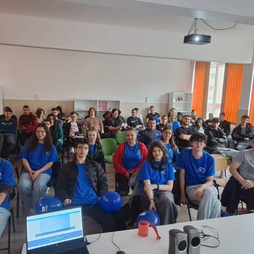 Elevii de la Colegiul "HCC" din Alba Iulia, alături de colegii de la "Alexandru Domșa", conștientizează importanța alegerilor europene