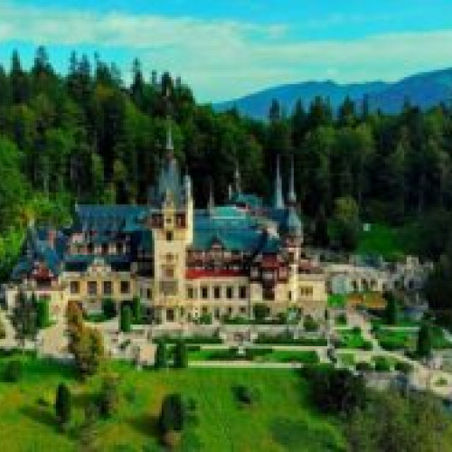 Patrimoniul mondial UNESCO cuprinde Castelele Peleş şi Pelişor, Biserica Sfinţii Trei Ierarhi din Iaşi, Biserica episcopală Adormirea Maicii Domnului și Peştera Movile din România. Ministrul Culturii, Raluca Turcan, anunță înscrierea obiectivelor în lista indicativă a țării pentru UNESCO. Dosarele de nominalizare pentru Frontierele Imperiului Roman - Limesul Dunărean și ansamblul Monumental Constantin Brâncuşi în Târgu Jiu și Dacia se află în evaluare.