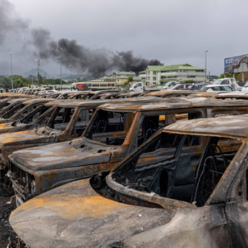 Galerie Foto Violențe și proteste în Noua Caledonie, sute de persoane arestate, drumuri baricadate. "Totul, în proporţie de 80%, e distrus"