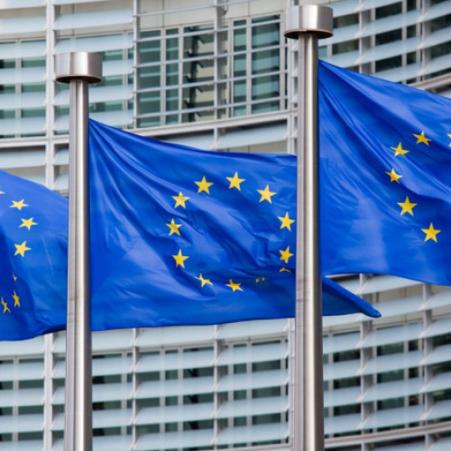 Comisia Europeană investeşte 1 miliard de euro în 54 proiecte ambiţioase în domeniul apărării