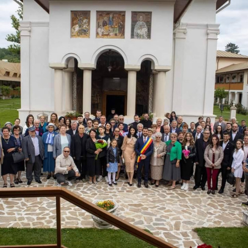 Cupluri premiate pentru longevitatea relatiei la Aninoasa: Ziua Familiei sărbătorită cu emoție și bucurie