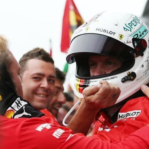 Sebastian Vettel îi aduce un omagiu regretatului Ayrton Senna la MP-ul regiunii Emilia Romagna