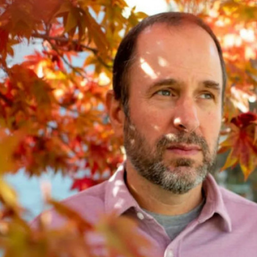 Un bărbat și-a transformat tatăl mort într-un chatbot. Clonele digitale care imită morții, o industrie de sute de miliarde de euro