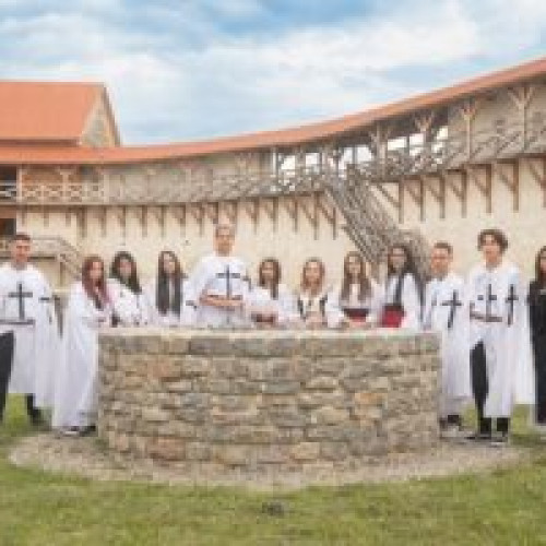 Cetatea Feldioara - Marienburg se deschide pe înserat pentru Noaptea Muzeelor 2024 - Un eveniment special cu activități culturale susținute de Școala Populară de Arte și Meserii „Tiberiu Brediceanu” Brașov și Liceul „Petru Rareș” Feldioara