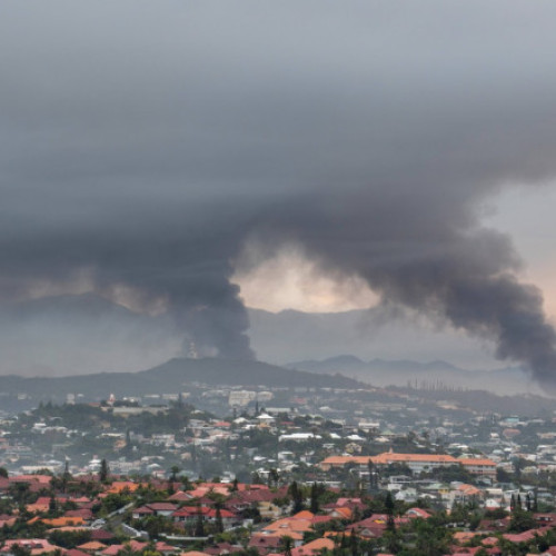 Trupele sale în Noua Caledonie, controlul asupra insulei devastate de rebeli amenințat
