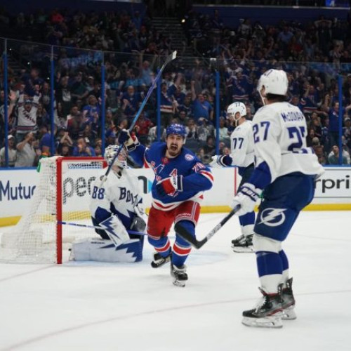 Hochei: New York Rangers se califică în finala Conferinţei de Est a NHL, după victoria împotriva echipei Carolina Hurricanes