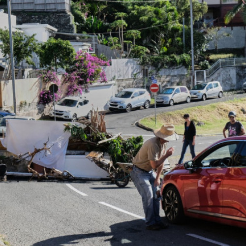 Trei români au anunţat autorităţile că se află în Noua Caledonie, devastată de revolte și violențe. Precizările Ministerului de Externe