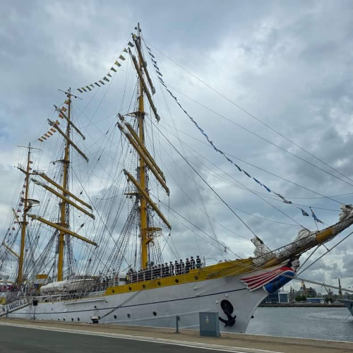 Navă-școală „Mircea”, un exponent al continuității tradițiilor marinărești, sărbătorită în Portul Militar Constanța"

"Navă-școală „Mircea” sărbătorită în Portul Militar Constanța pentru 85 de ani de activitate