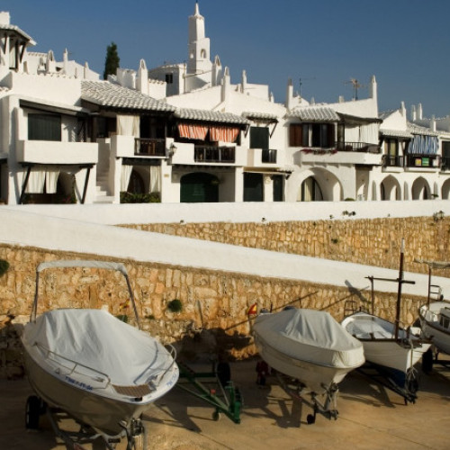 Orașul "Mykonos de Spania" ia măsuri împotriva comportamentelor turistice inadecvate pentru a proteja bunăstarea localnicilor