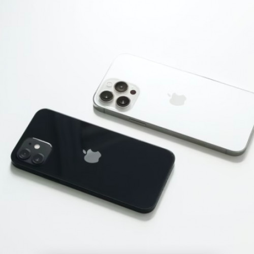 Apple pregăteşte un nou iPhone subţire şi avansat pentru lansare în 2025, conform unui raport de vineri de la The Information citat de Reuters şi pe News.ro şi G4Media. Lansarea este prevăzută pentru septembrie 2025, confirmă surse din industria tehnologică.