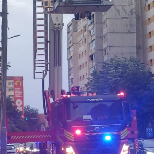 Pompierii au intervenit intr-un bloc din cartierul Nord, pentru ca cineva nu raspundea la telefon! VIDEO!