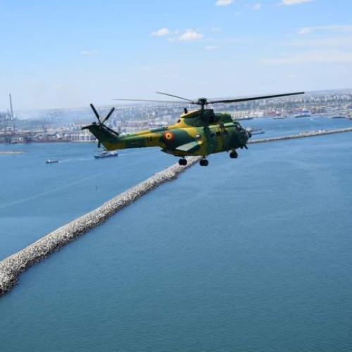 Elicopter militar pleacă în căutarea celor 3 marinari dispăruți în Marea Neagră