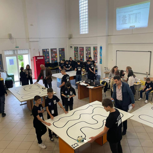 Școala Coresi din Târgoviște primește Concursul de Robotică RoboFrEn finanțat de Consiliul Județean Dâmbovița