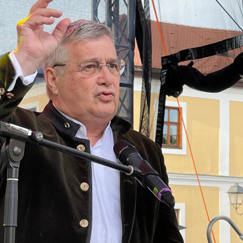 Finalul Festivalului „Lucian Blaga” la Sebeș: Mircea Dinescu susține conferință și lansează carte în ultima seară a evenimentului