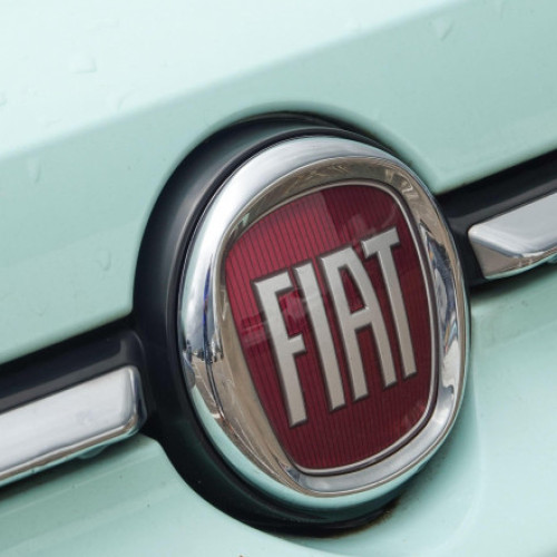 Peste 130 de mașini Fiat au fost sechestrate de poliția italiană din cauza unui simplu abțibild