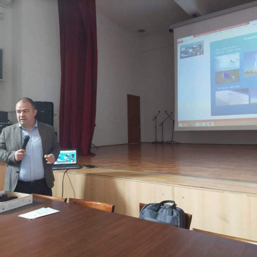 Vizita impresionanta a cercetatorului Roman la Colegiul National „V. Alecsandri”