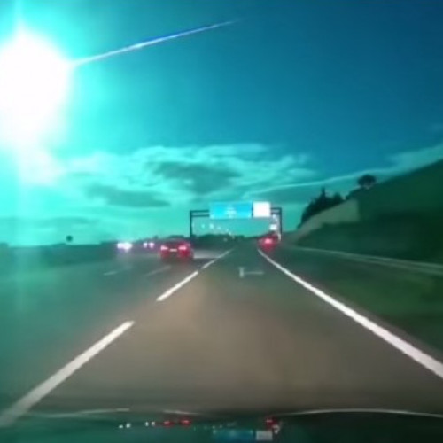 Meteoritul luminat albastru în miezul nopții, imagini virale în Spania și Portugalia, mii de norocoși au surprins momentul rare în care corpul ceresc s-a dezintegrat în cerul albastru aprins
