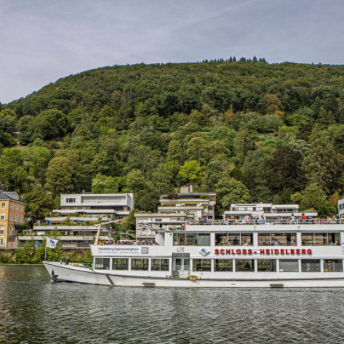 Tragedie maritimă pe Dunăre: Doi morți, 5 dispăruți în urma ciocnirii dintre o navă de croazieră și o barcă cu motor. Salvatorii continuă căutările în Ungaria.