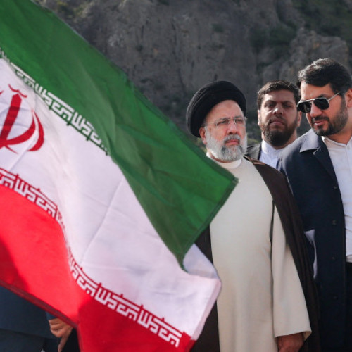 News Alert Elicopterul care îl transporta pe președintele Iranului Ebrahim Raisi a „aterizat forțat”. TV iraniană: „Operațiune uriașă de salvare”