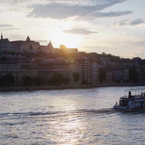 Accident pe Dunăre: Două persoane au pierit, cinci sunt dispărute după coliziunea unei bărci cu motor și a unei nave de croazieră