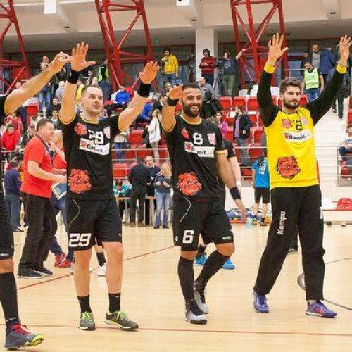 Dinamo a câştigat Cupa României la handbal masculin în faţa Constanţei, cu scorul de 23-19, după un meci tensionat în Sala Dinamo. Călin Dedu, Nicuşor Negru şi Miklos Rosta au fost printre cei mai buni marcatori pentru echipa din Bucureşti. Finala s-a încheiat cu o victorie meritată pentru Dinamo, care acumulă al optulea trofeu din istorie. Constanţa rămâne cu numai două cupe, iar locul al treilea a fost ocupat de CSM Bucureşti, după o victorie cu 26-24 în finala mică. Roman Dodică a fost cel mai bun marcator pentru CSM, urmat de Tudor Botea de la Mina