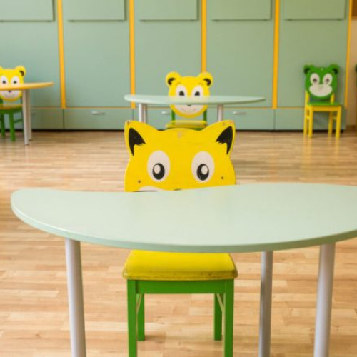 Luni începe etapa de reînscriere în unitățile de învăţământ pentru copiii care au frecventat grădiniţa sau creşa în anul şcolar curent