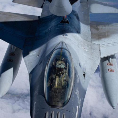 Exerciţiul de realimentare în aer al piloţilor români de F-16, parte a programului de parteneriat cu Alabama National Guard, s-a desfăşurat cu succes