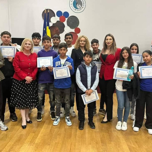 Gala Excelenței pentru Elevii de Etnie Romă din Județul Dâmbovița, Cu Rezultate Deosebite la Învățătură