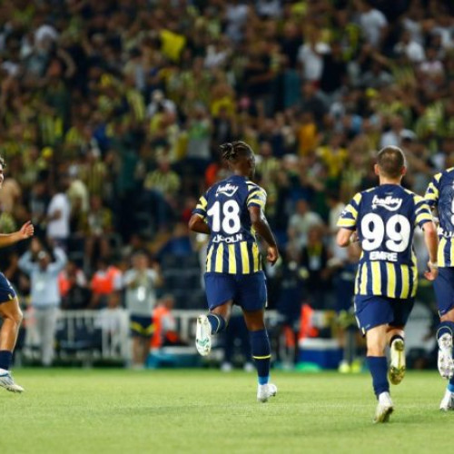 Fenerbahce a câştigat derby-ul cu Galatasaray şi a redeschis cursa pentru titlu în Turcia