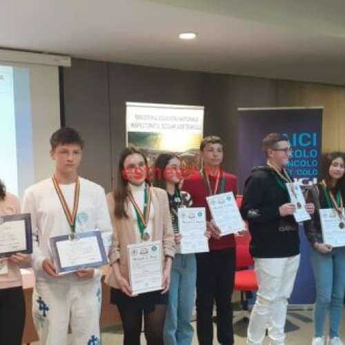 Elevi din Vaslui premiați pentru performanțele lor la concursul național de matematică pentru clasele V-VIII