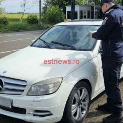 Autoturism căutat în Germania, descoperit şi reţinut la frontieră de autorități